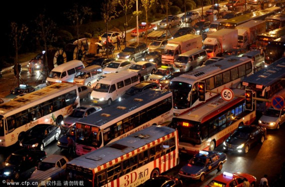 壮观！沈阳严重堵车 道路变&ldquo;停车场&rdquo;(高清组图)