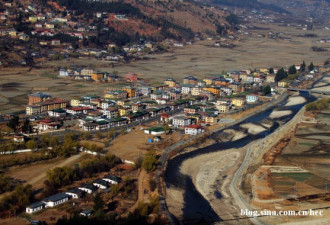 实拍：因巍峨群山隔断与外交往的不丹