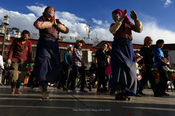 拉萨实拍西藏最盛大的宗教节日：萨嘎达瓦佛诞节(高清组图)