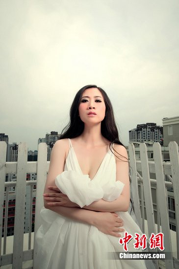 芙蓉姐姐承认自己未婚生子遭抛弃 称仍然相信爱情(图)