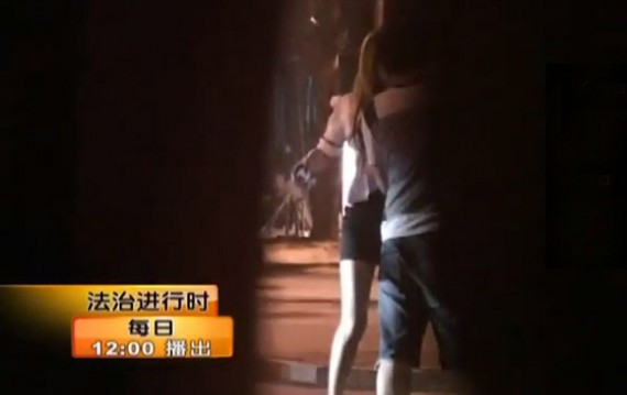 现场直击：北京警方突查高档歌厅 制服女被堵包厢(图/文/视频)