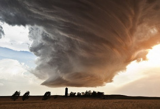 美国女摄影师追逐暴风 拍下壮观天景
