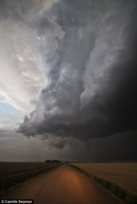 美国女摄影师追逐暴风拍壮观天景(高清组图)