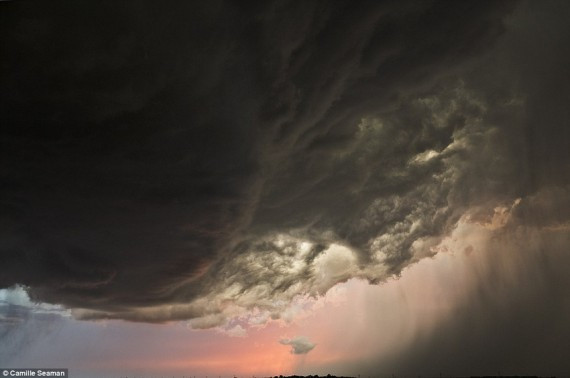 美国女摄影师追逐暴风拍壮观天景(高清组图)