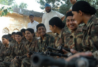高清图：印度建女子突击队保护高官