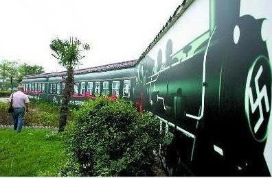 中国楼市的10大雷人创意广告:生态爱宅 享受高巢(组图)