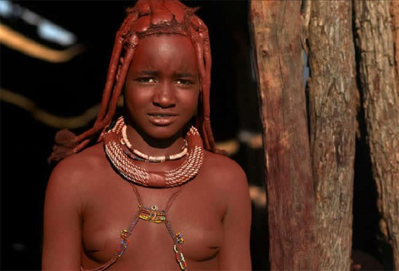 怪风俗 祖鲁族妇女婚前裸上身 下身也是稍稍遮盖(组图)