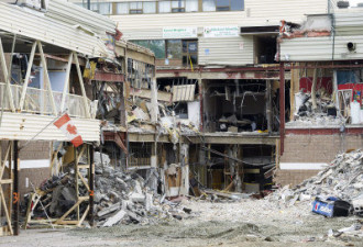 世界日报：艾略湖商场 找到2名罹难者