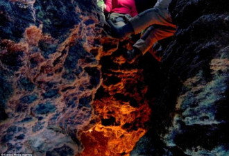 绝美：乌克兰罕见晶体洞穴似天悬星河