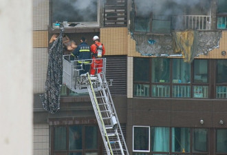 北京居民楼突发大火住户借床单逃生