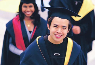 易转移民 加拿大吸引五万中国留学生