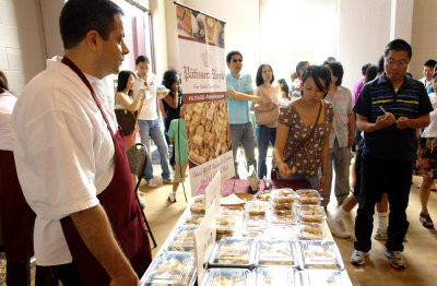 中東糕點店Patisserie Royale的果仁千層酥，深受消費者的歡迎。（記者翁曉青／攝影） 