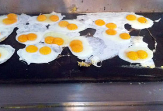 英国厨师连打19个双黄蛋 万亿分之一