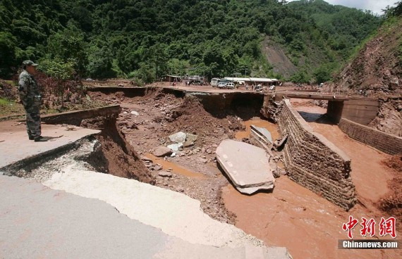 云南景谷突降暴雨 引发特大洪灾泥石流 致3死11失踪(组图)