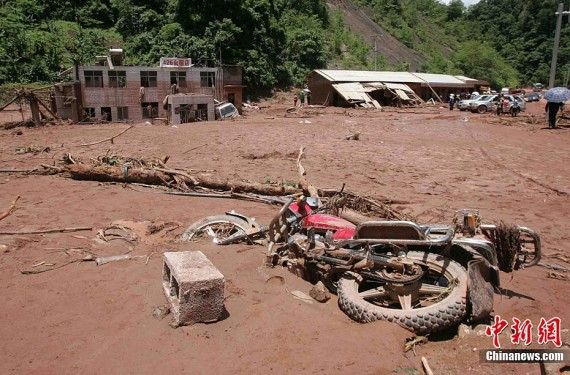 云南景谷突降暴雨 引发特大洪灾泥石流 致3死11失踪(组图)