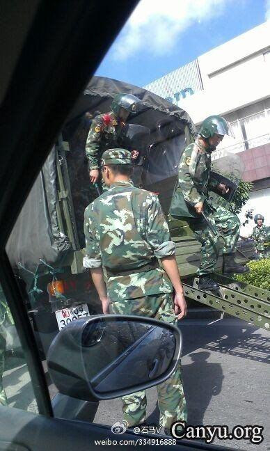 江苏启东民众占领市府大楼 搜出避孕套扑克等物(组图)