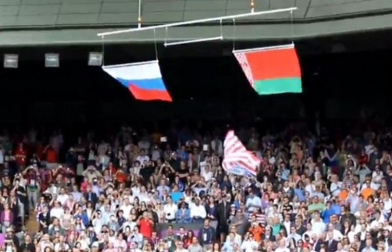 630-u-s-flag-falls-during-medal-ceremony-for-womens-singles-at-2012-olympi