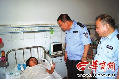 的姐遭抢劫活埋靠装死侥幸逃生 疑犯称抢劫为吃点好的(图)