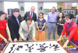 享誉国际书法大师李国栋作品多市展出