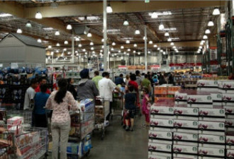 加人南下挤爆Costco 美国当地居民不满