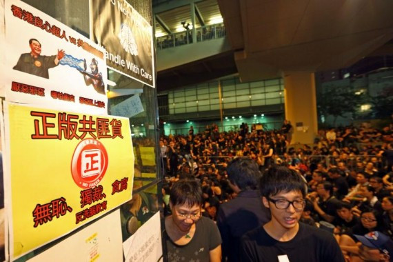 香港万人反国民教育大集会 发起全城黑衣日(组图)