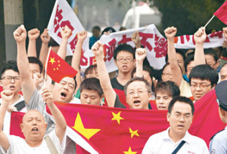 民众送钙片到部队：寄望军方硬起来
