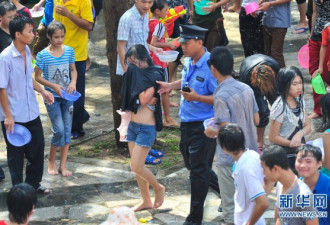 海南嬉水节 数十名女性被扒衣袭胸骚扰