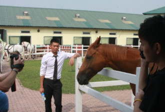 林丹谢杏芳婚纱照花絮曝光 美艳动人