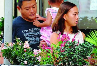 44岁魏骏杰无力养家 当街被嫩妻痛骂