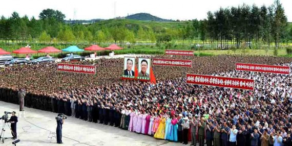 勒紧裤腰带 大兴土木：朝鲜平壤民俗公园竣工(高清组图)