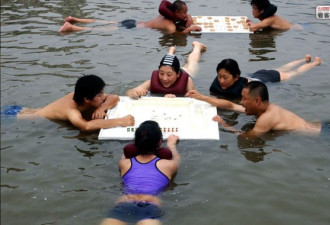 疯狂的麻将 地震暴雨也无法阻挡的痴迷