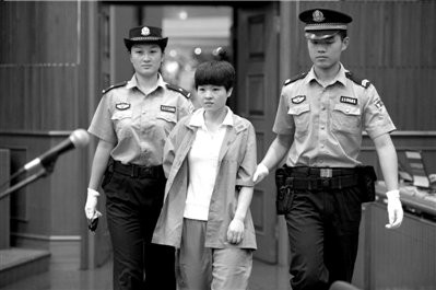 情侣开美发店扎死难缠顾客 检方称不属正当防卫