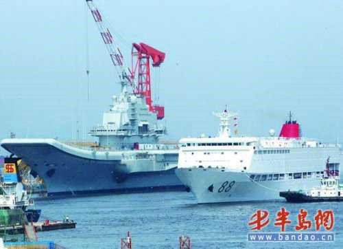 中国国产航母专用消防车曝光 已经吊装上舰(组图)