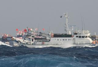 台日钓鱼岛海域“开战” 互射水炮对峙