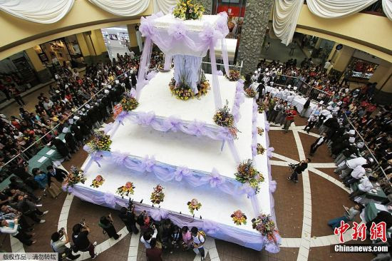 5吨重巧克力婚礼蛋糕亮相菲律宾 够15000人食用(组图)