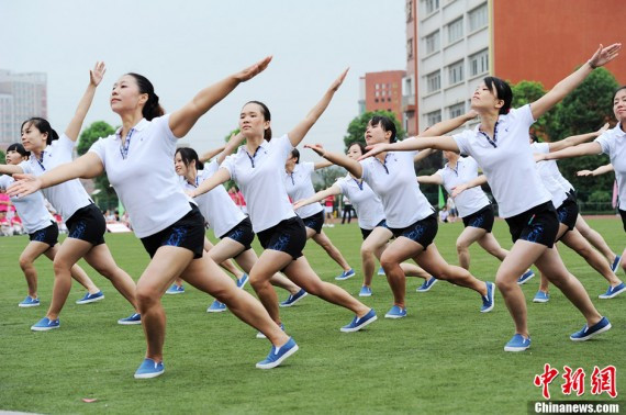 高清图集 ：长沙全面推行工间操 5000工人跳操解压