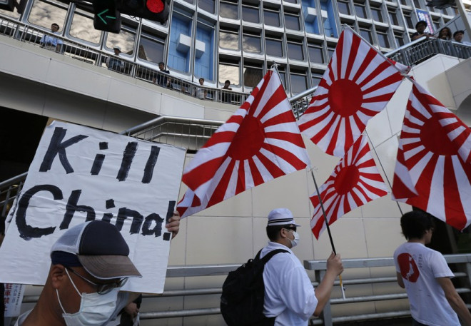 日本东京70余人举行反中韩游行示威 抗议领土争端(组图)