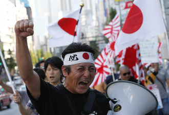 日本东京70余人举行反中、韩游行示威