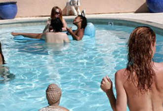 追求自由 裸体度假村在欧美日益流行