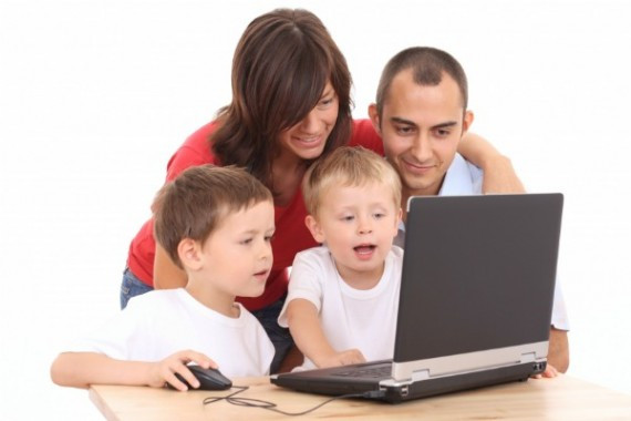 Roles-Of-Parents-To-Their-Children-Using-Internet