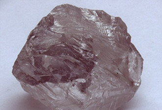 俄发现158.2克拉巨型钻石价值超千万元