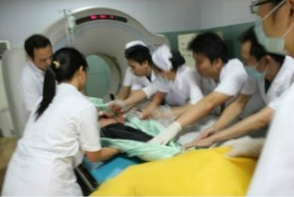 广西平南县一名男子砍杀小学生 已致3死13伤(组图)