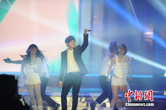 2012中华小姐落幕 明星大腕齐聚众佳丽场上论美(多图)