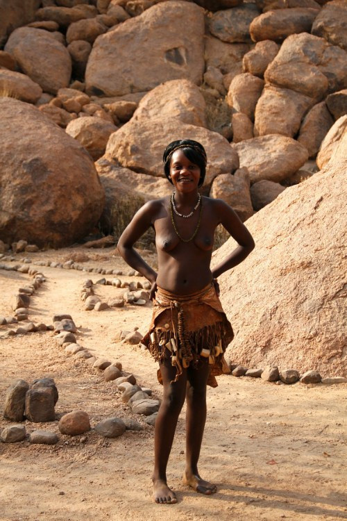 纯天然的“坦荡之美”：袒胸露乳的纳米比亚土族女人(组图)