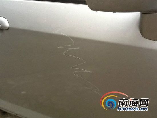 海南小区的日系车遭刮花 被划出“日本狗”三个字(图)