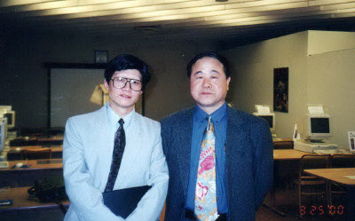 2000年莫言（右）訪問多倫多時與川沙合影。（圖：川沙提供） 