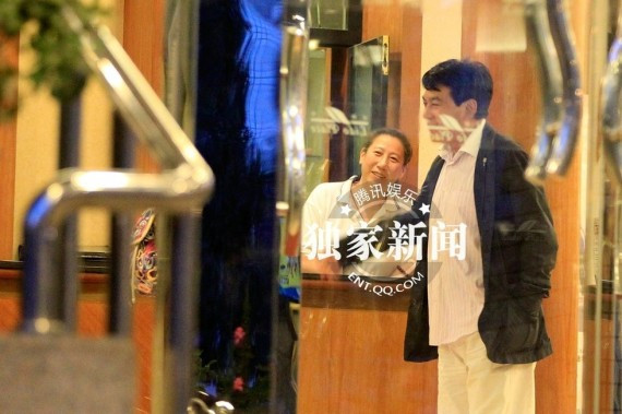 朱时茂北京东四环独会80后女子 打包剩饭 女方驾车(组图)