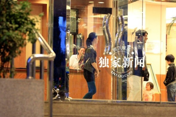 朱时茂北京东四环独会80后女子 打包剩饭 女方驾车(组图)