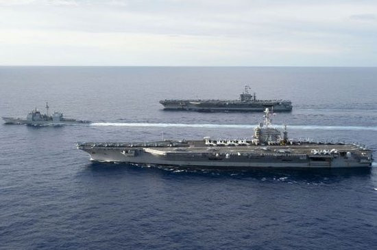 美军两个航母战斗群驶入东海南海 接近钓鱼岛引发猜测(图)