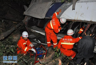 湖南永州载有48人大巴车坠崖46名学生